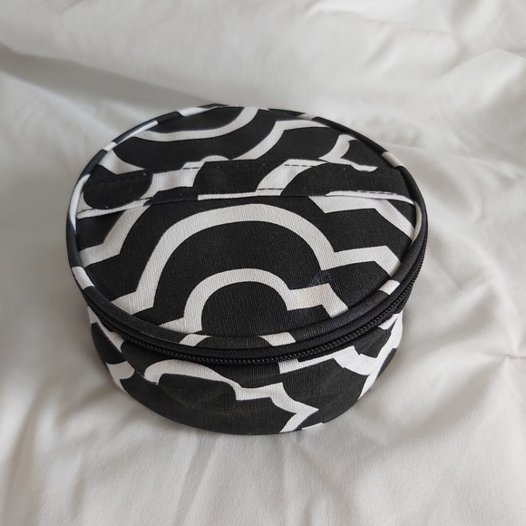 Travel jewellery case round with top handle - Picture 2 of 5